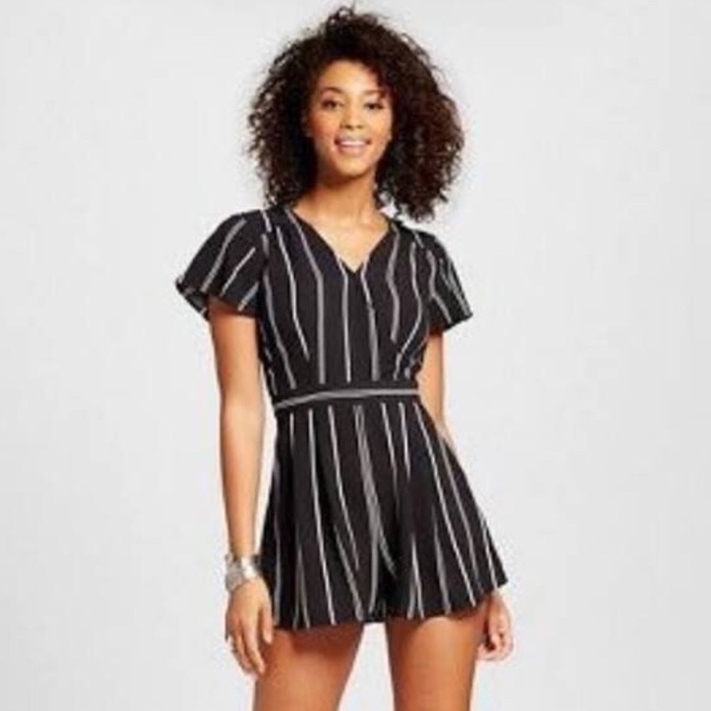 FINAL💥 Xhilaration Black & White Striped Romper